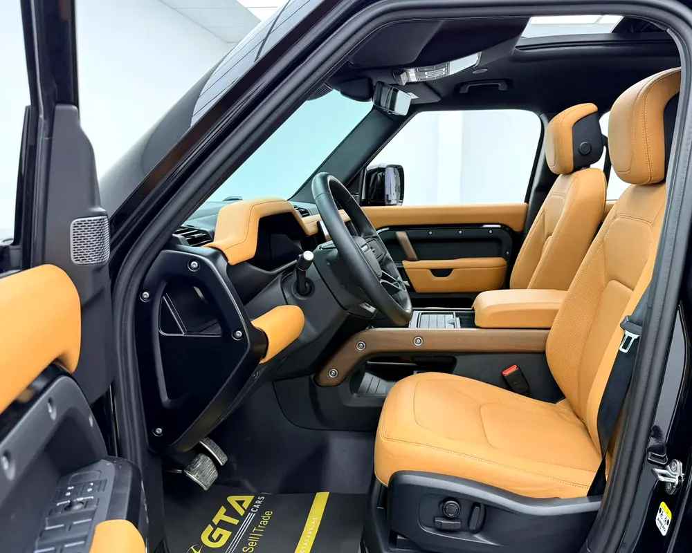 2024 Land Rover Defender 110 HSE P400, 2029 LR Warranty + Service Pack, Low Km, Fully Loaded, GCC - Image 8