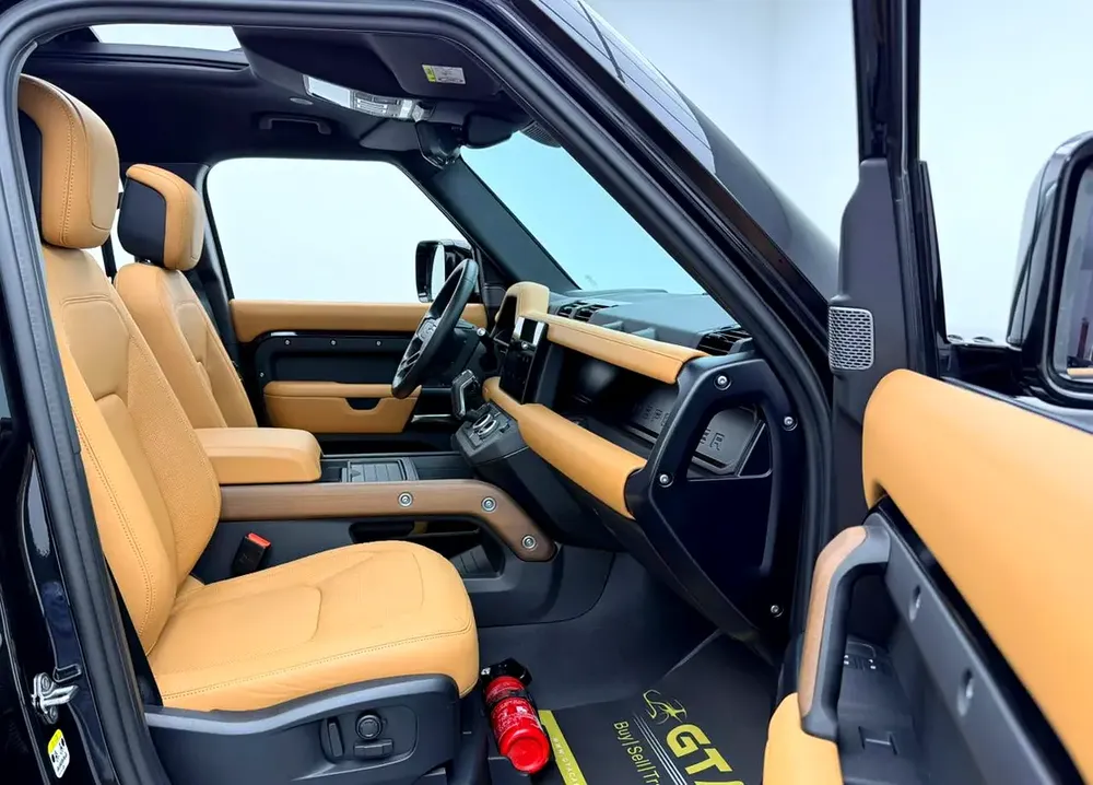 2024 Land Rover Defender 110 HSE P400, 2029 LR Warranty + Service Pack, Low Km, Fully Loaded, GCC - Image 9