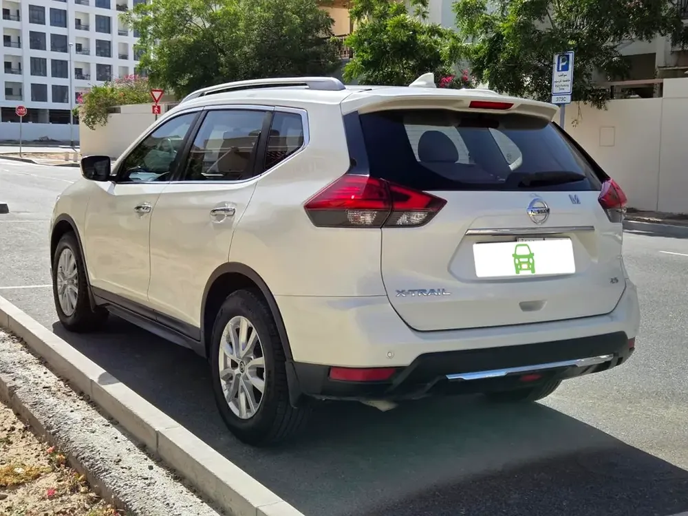 NISSAN XTRAIL 2.5 4 AWD #  2021 GCC # WELL MAINTAINED CAR FOR SALE AED 52000. - Image 4