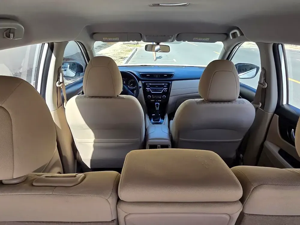 NISSAN XTRAIL 2.5 4 AWD #  2021 GCC # WELL MAINTAINED CAR FOR SALE AED 52000. - Image 6