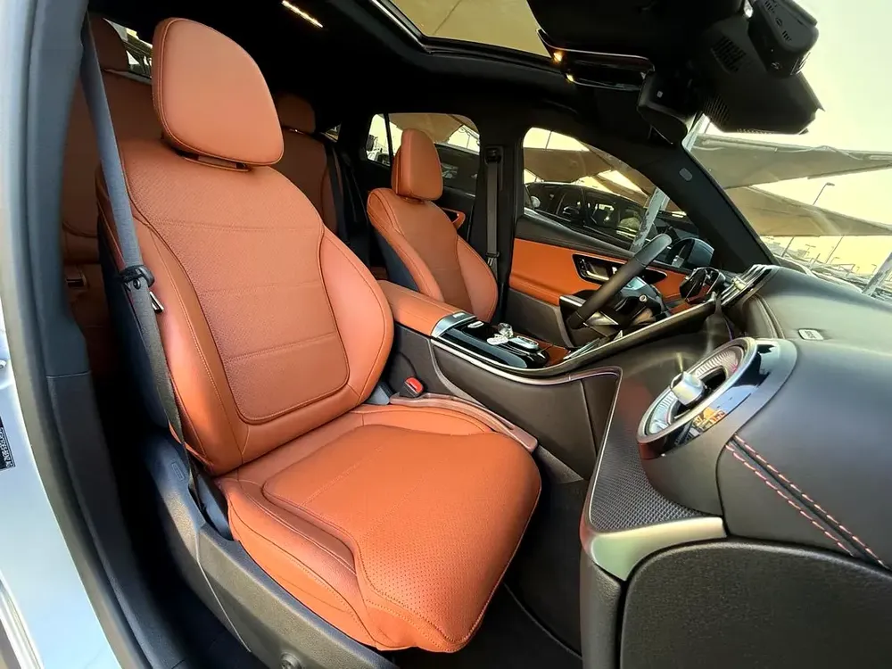 Mercedes GLC300 import from Korea model 2025 original paint مرسيدس جي الـ سي ٣٠٠ كوري موديل ٢٠٢٥ - Image 10