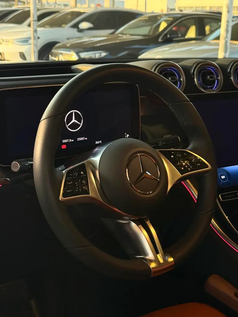 Mercedes GLC300 import from Korea model 2025 original paint مرسيدس جي الـ سي ٣٠٠ كوري موديل ٢٠٢٥ - Image 8
