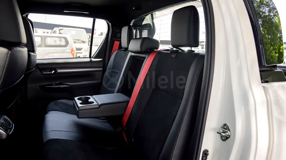 TOYOTA HILUX DOUBLE CAB GR SPORT | IN-HOUSE FINANCING AVAILABLE | 0% DOWNPAYMENT (BANK) - Image 18