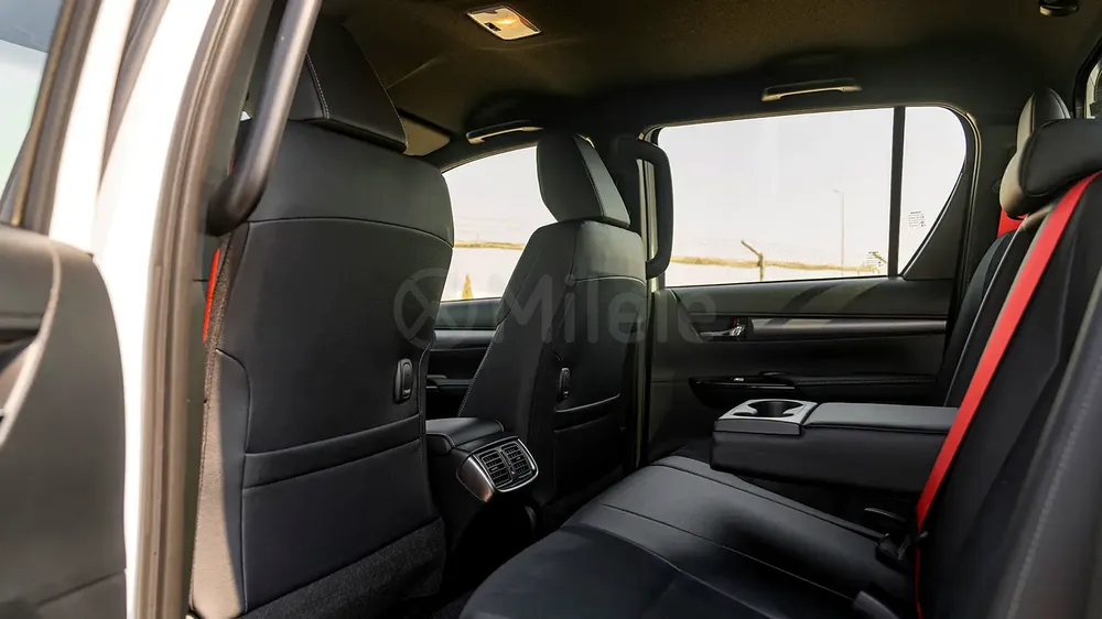 TOYOTA HILUX DOUBLE CAB GR SPORT | IN-HOUSE FINANCING AVAILABLE | 0% DOWNPAYMENT (BANK) - Image 20