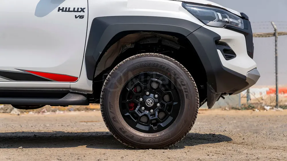 TOYOTA HILUX DOUBLE CAB GR SPORT | IN-HOUSE FINANCING AVAILABLE | 0% DOWNPAYMENT (BANK) - Image 5