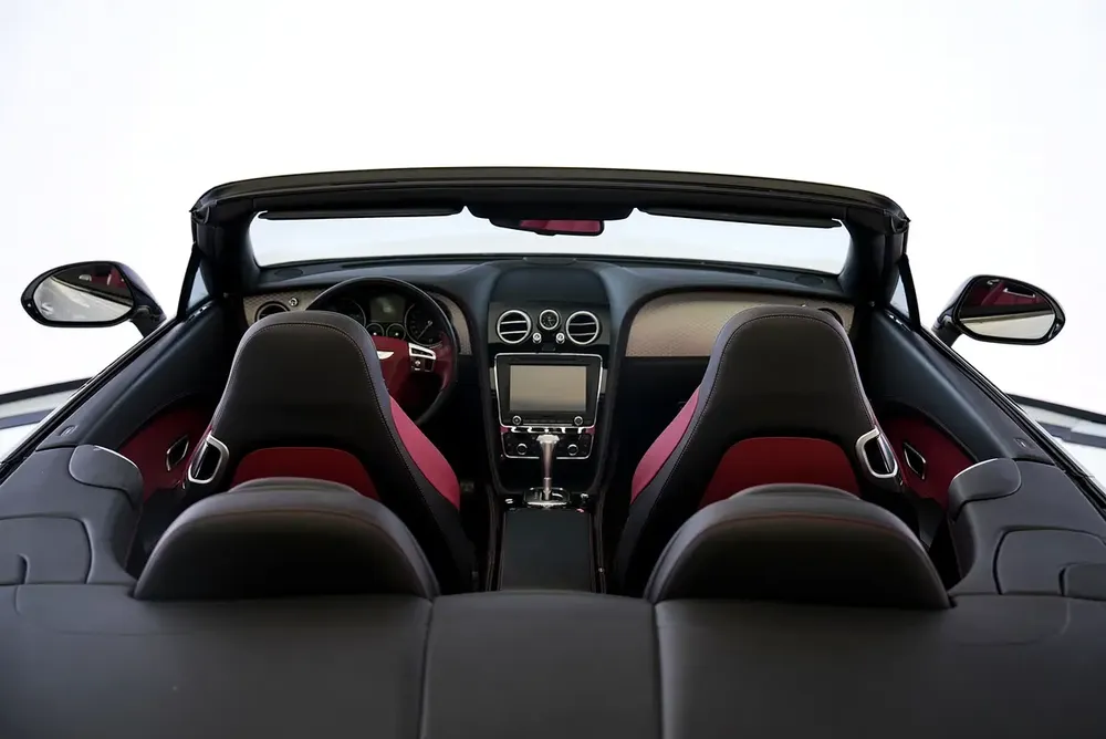 GTC V8 S | TWO TONE INTERIOR | RED ROOF | WARRANTY AVAILABLE - Image 10