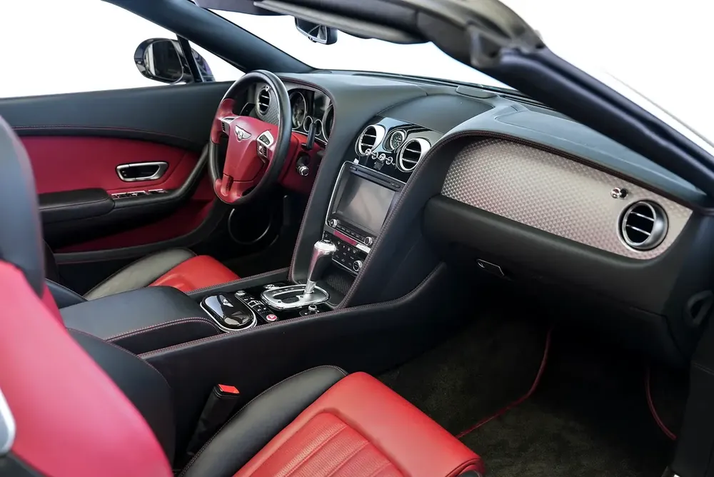 GTC V8 S | TWO TONE INTERIOR | RED ROOF | WARRANTY AVAILABLE - Image 11