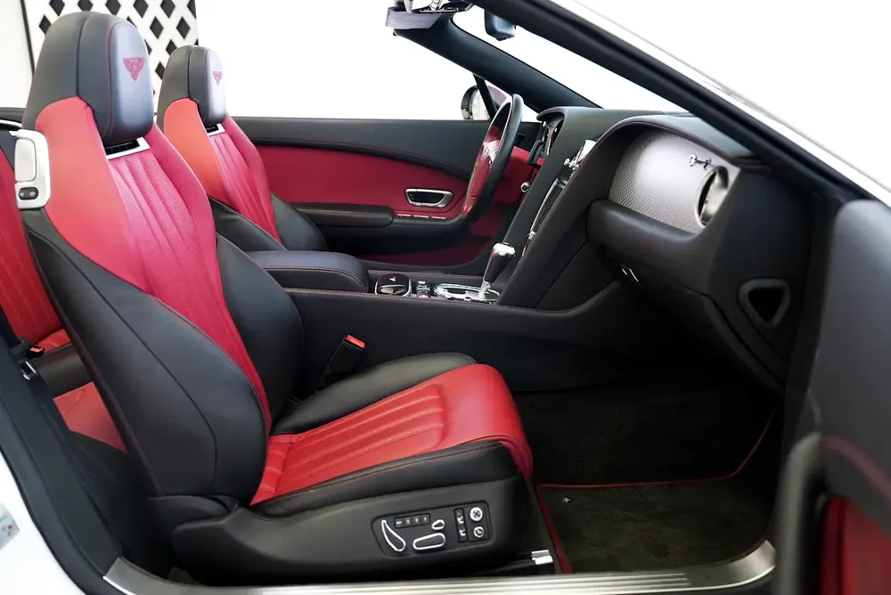 GTC V8 S | TWO TONE INTERIOR | RED ROOF | WARRANTY AVAILABLE - Image 12