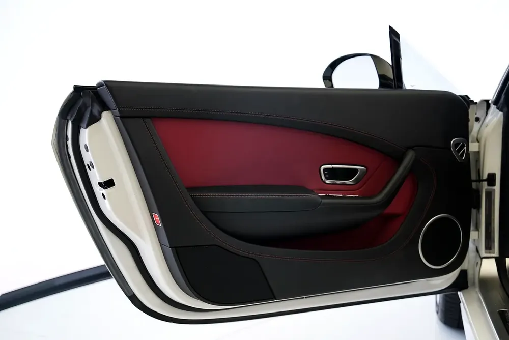 GTC V8 S | TWO TONE INTERIOR | RED ROOF | WARRANTY AVAILABLE - Image 7