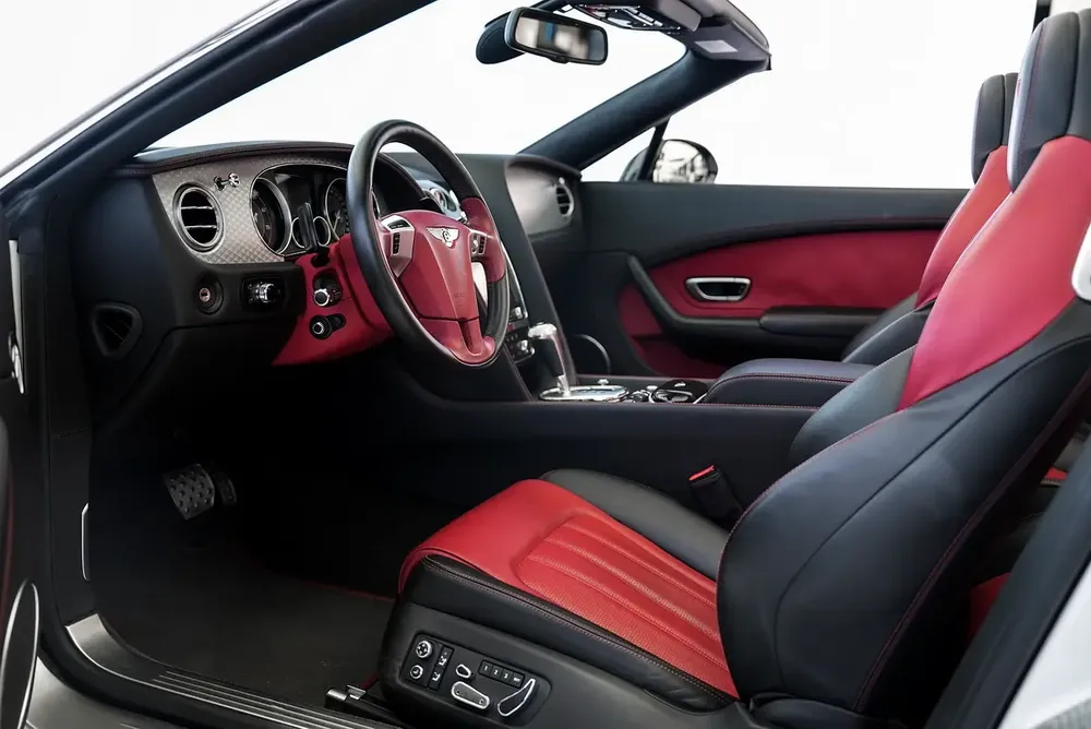 GTC V8 S | TWO TONE INTERIOR | RED ROOF | WARRANTY AVAILABLE - Image 9
