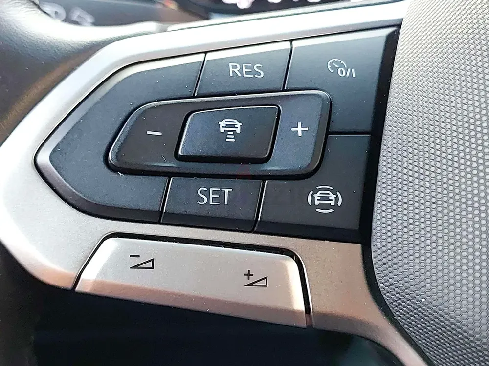 AED 1216/month | 2024 Volkswagen T-Roc Life | GCC Specs | Ref#393622 - Image 12