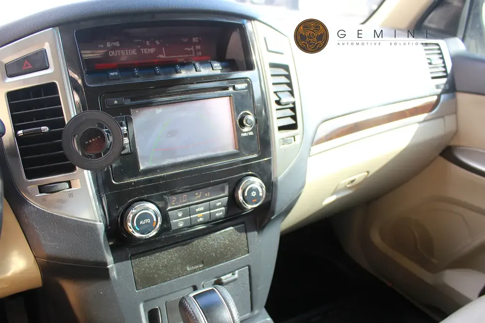 Mitsubishi Pajero 3.5 Gold Edition 2017 GCC Spec - Image 15