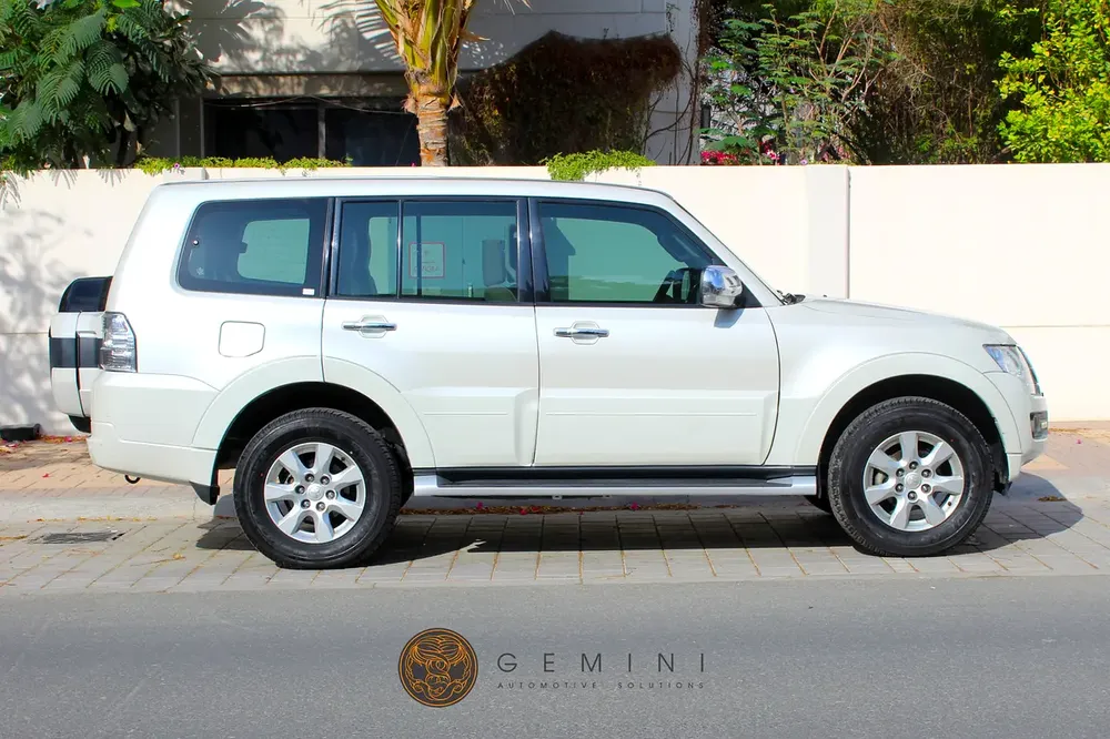 Mitsubishi Pajero 3.5 Gold Edition 2017 GCC Spec - Image 4