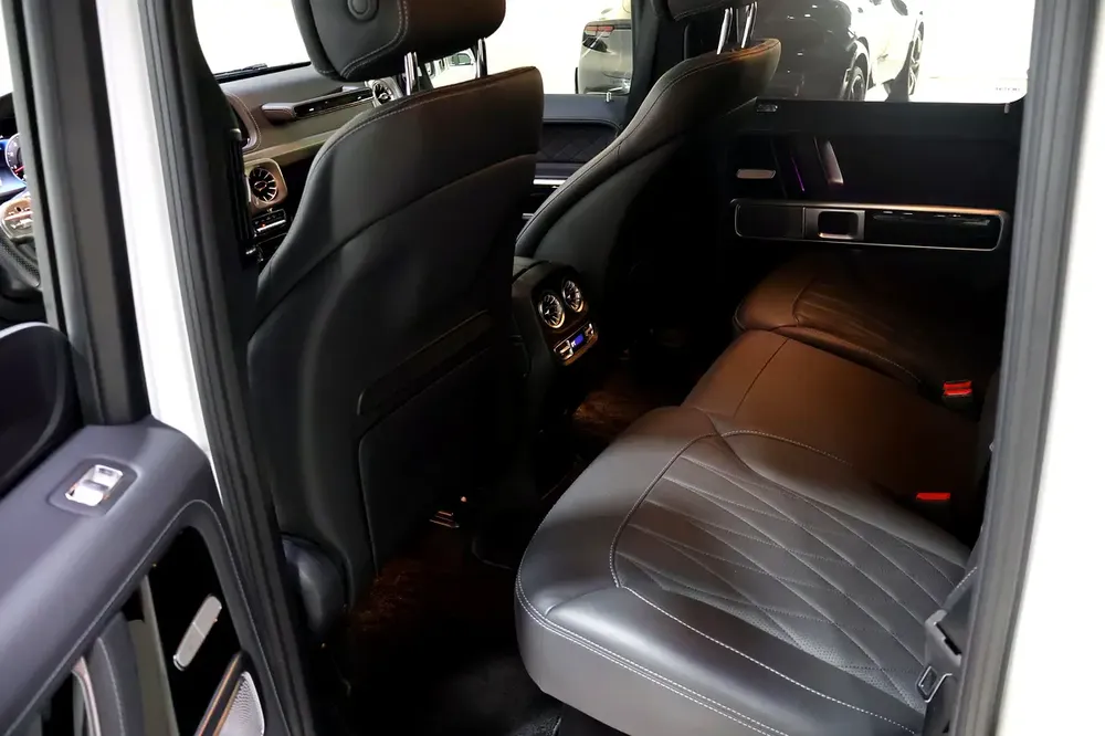 2023 !!  Mercedes-Benz G 63 AMG || Full Service in agency || super clean - Image 13