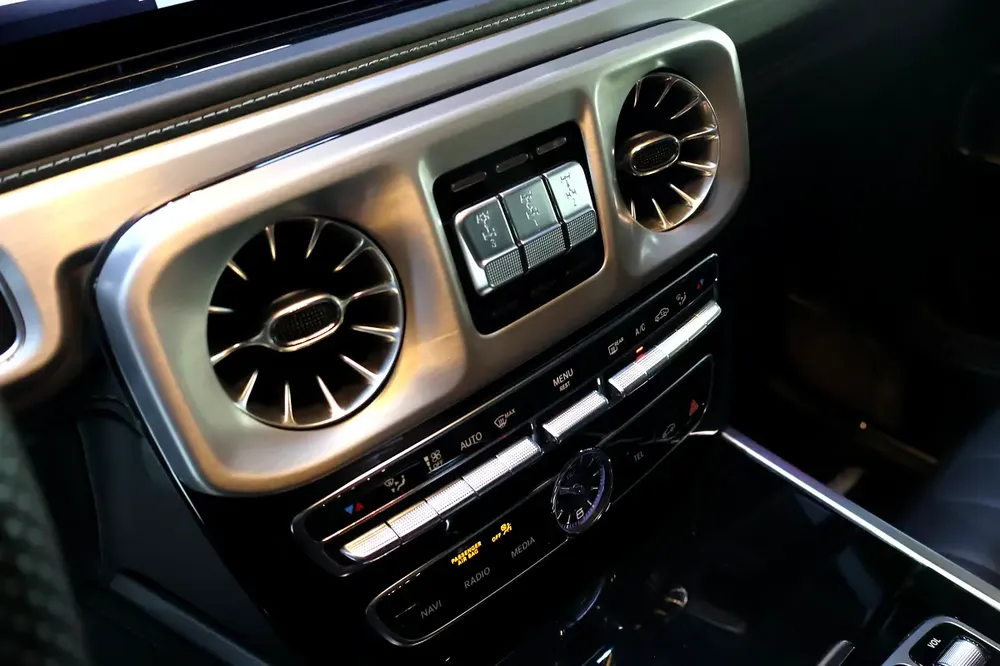 2023 !!  Mercedes-Benz G 63 AMG || Full Service in agency || super clean - Image 9