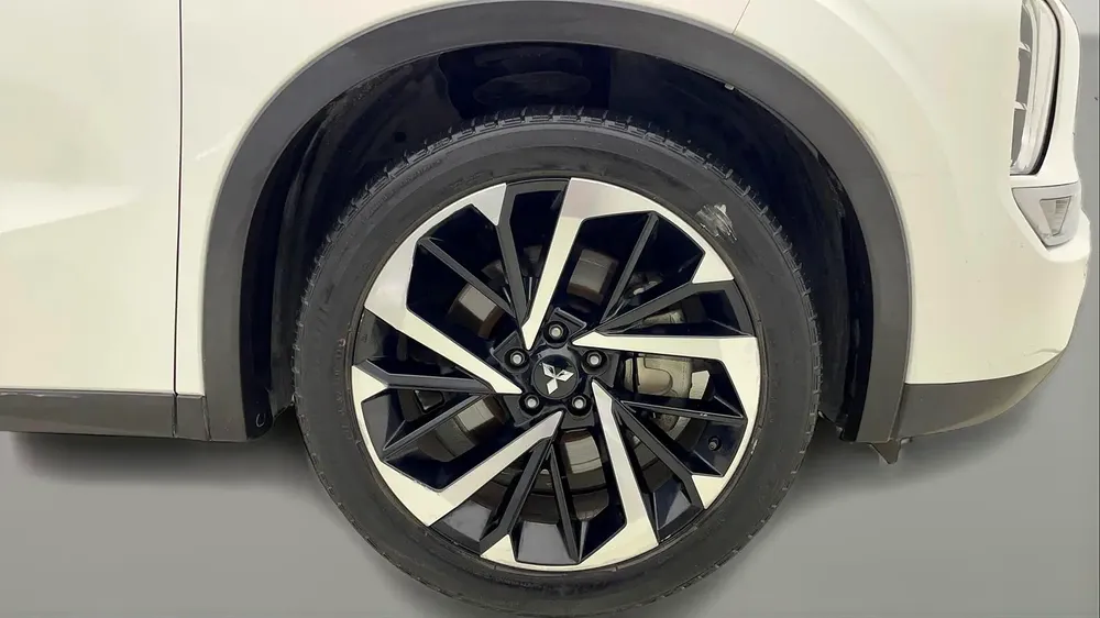 AED 1,128/m | 0 DP | Free 3 Months Warranty | Service History | MITSUBISHI OUTLANDER 2023 - Image 12