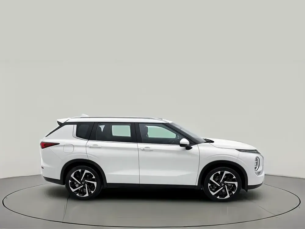 AED 1,128/m | 0 DP | Free 3 Months Warranty | Service History | MITSUBISHI OUTLANDER 2023 - Image 5