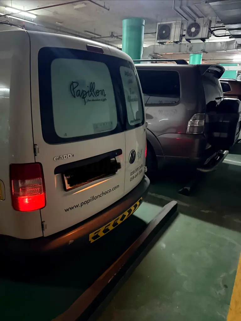 Volkswagen Caddy | Chiller Van | 2008 | GCC Specs - Image 4