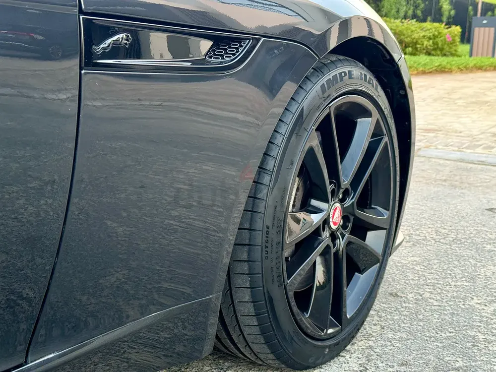 2022 Jaguar F-Type Dynamic | Black Pack | Panoramic Roof - Image 6