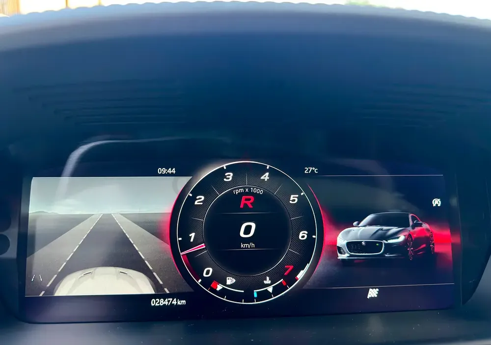 2022 Jaguar F-Type Dynamic | Black Pack | Panoramic Roof - Image 9