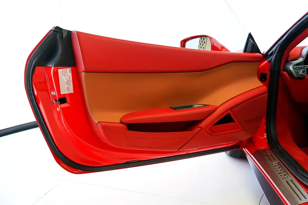 TWO TONE INTERIPR | GCC | LOW MILEAGE | 458 ITALIA - Image 11