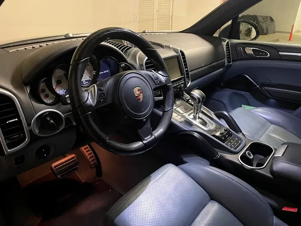 Porsche Cayenne GTS 2013 - GCC Specs - Great Condition - Image 5
