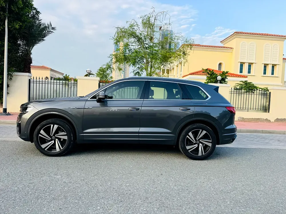 Volkswagen Touareg R-Line 2021 | Full Option | GCC | Volkswagen Warranty Top Condition - Image 11