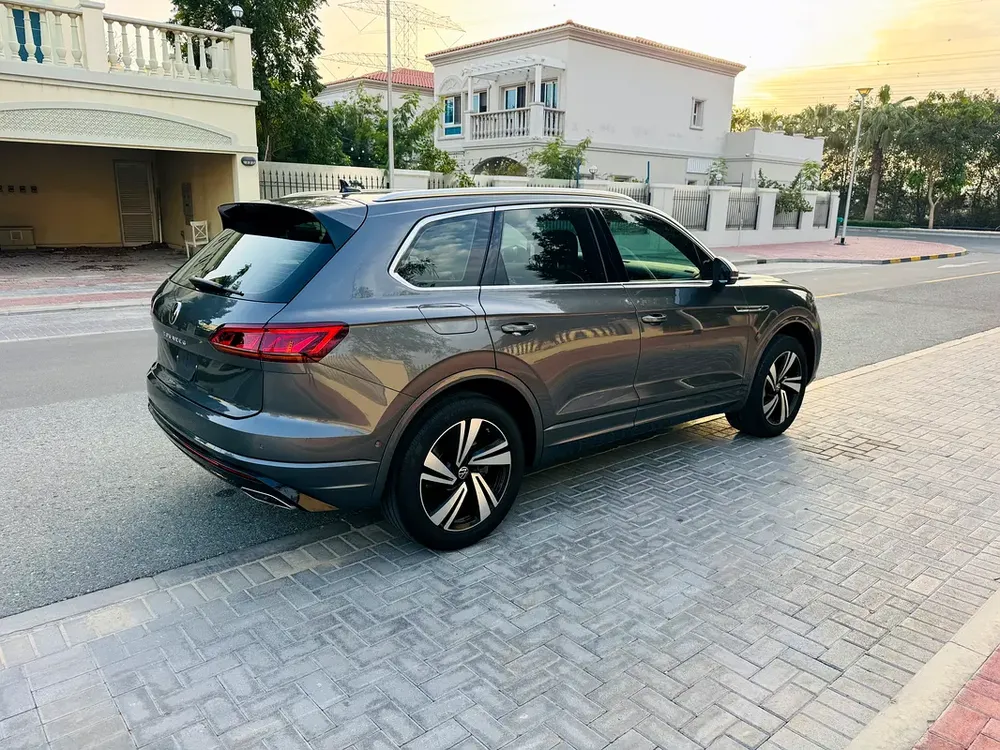 Volkswagen Touareg R-Line 2021 | Full Option | GCC | Volkswagen Warranty Top Condition - Image 5