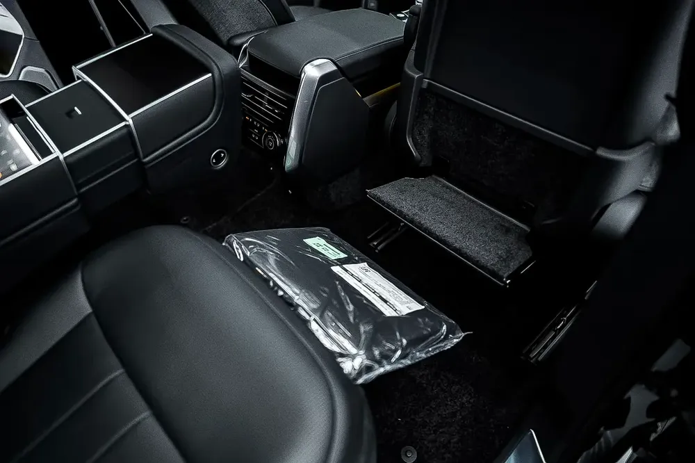 2023 RANGE ROVER SV P530 | REAR TVS | LEG REST TWO TONE INTERIOR | GCC | - Image 12