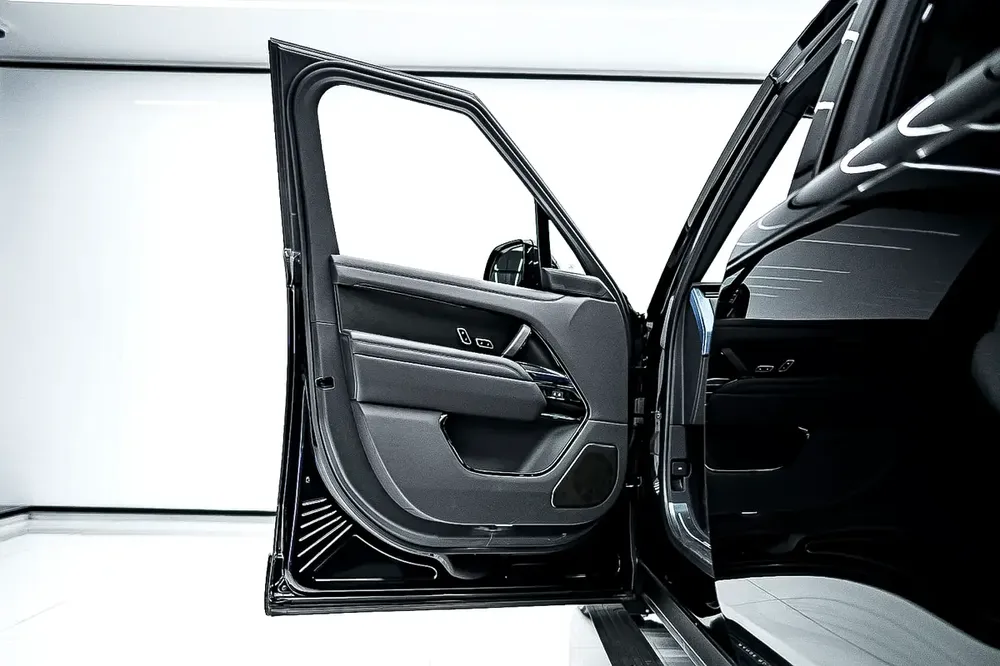 2023 RANGE ROVER SV P530 | REAR TVS | LEG REST TWO TONE INTERIOR | GCC | - Image 7
