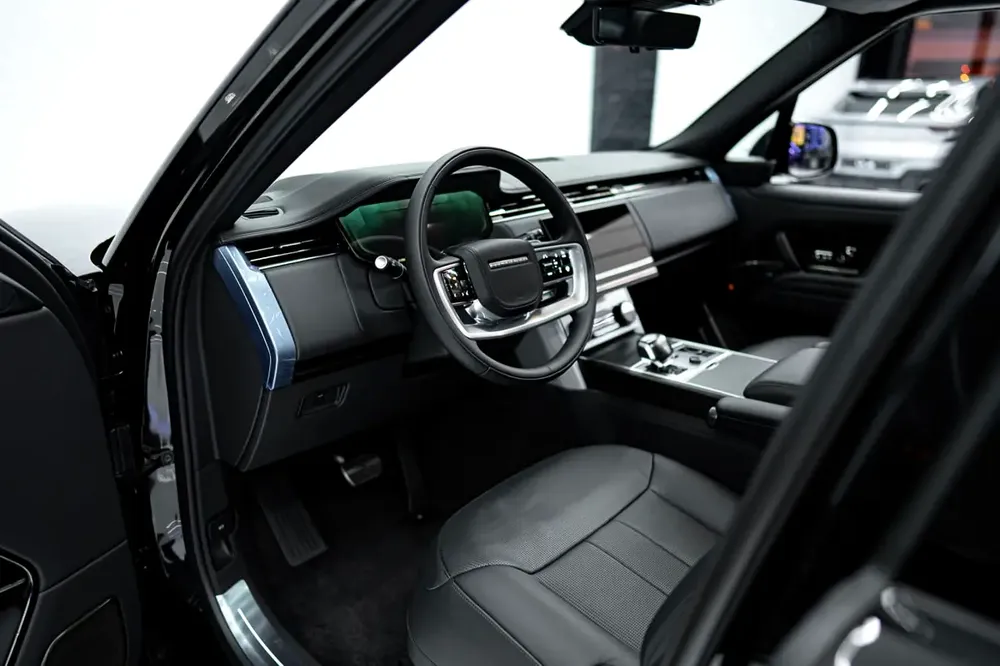 2023 RANGE ROVER SV P530 | REAR TVS | LEG REST TWO TONE INTERIOR | GCC | - Image 8