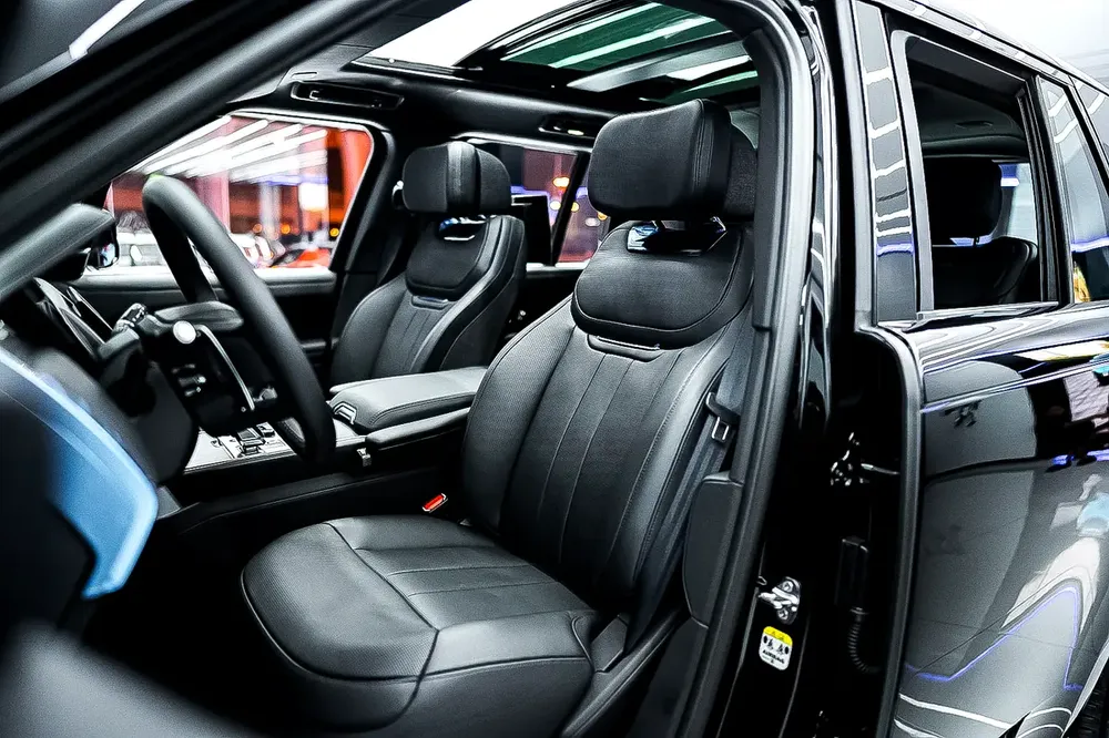 2023 RANGE ROVER SV P530 | REAR TVS | LEG REST TWO TONE INTERIOR | GCC | - Image 9