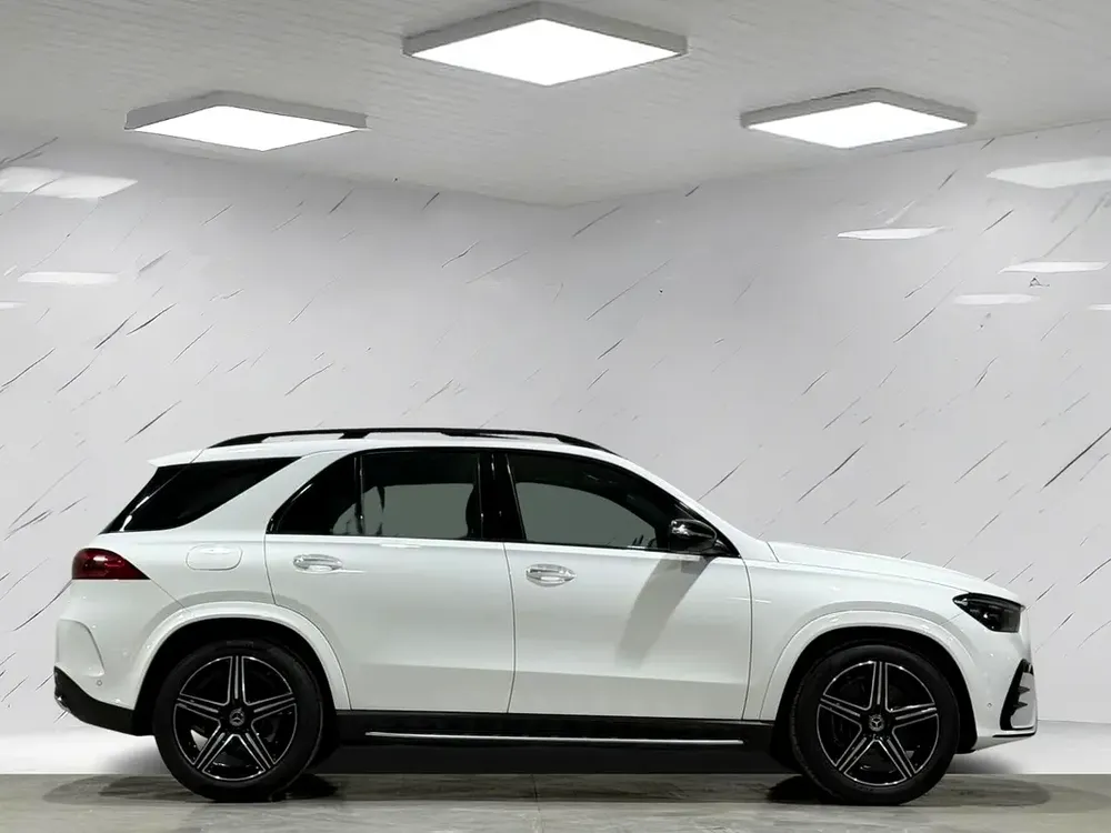 5,550AED/MONTH -- MERCEDES WARRANTY 5 YEARS -- GLE450 AMG PREMIUM PLUS NIGHT PACKAGE - Image 4