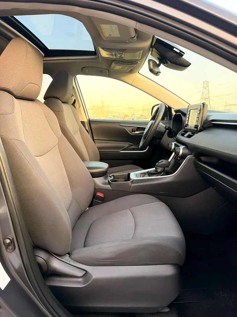 2019 Toyota RAV4 XLE Premium -Well Maintained 4X4 - Image 7