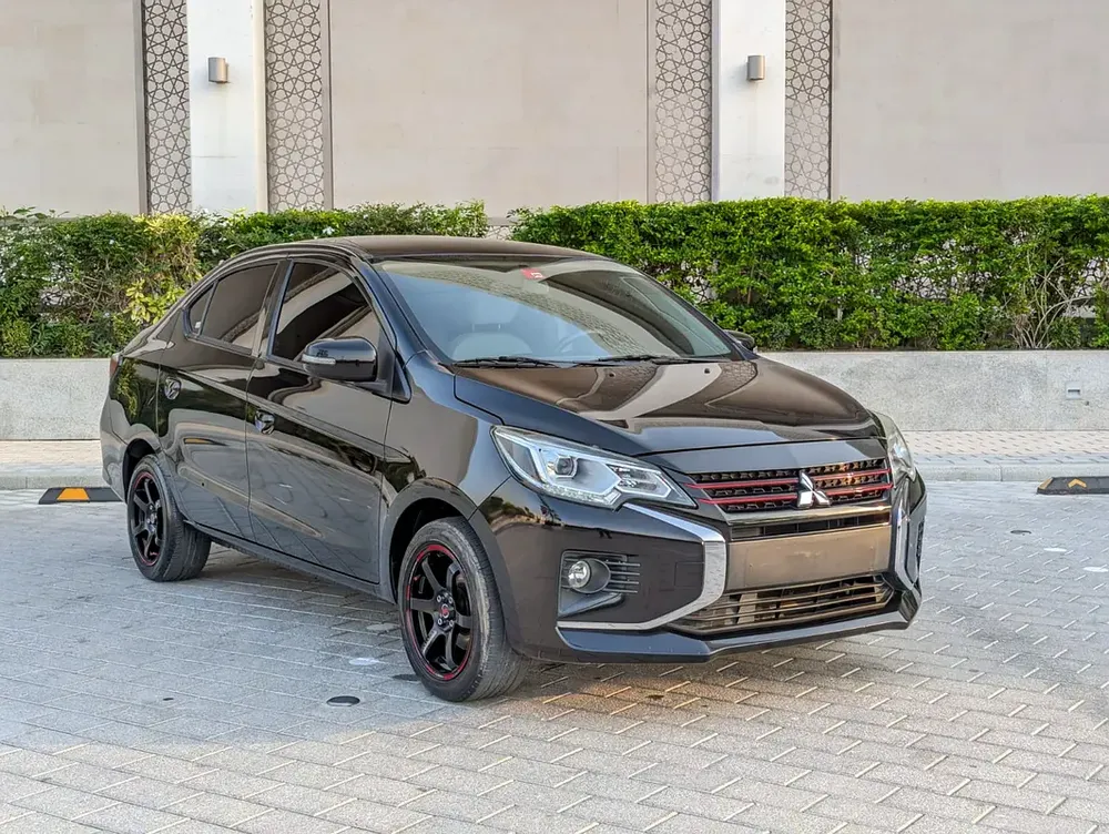Mitsubishi Attrage 2022 GCC Signature Edition With Low KM Perfect Family Sedan - Image 4