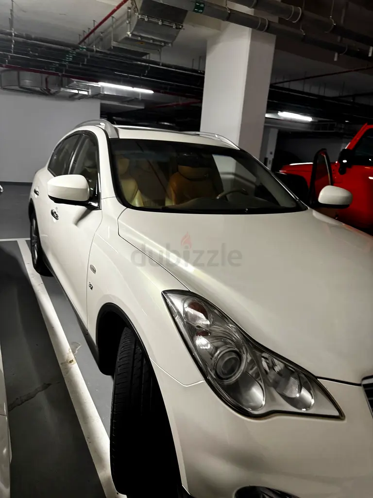 Infinity Q50 at good condition- less used clean - Image 5