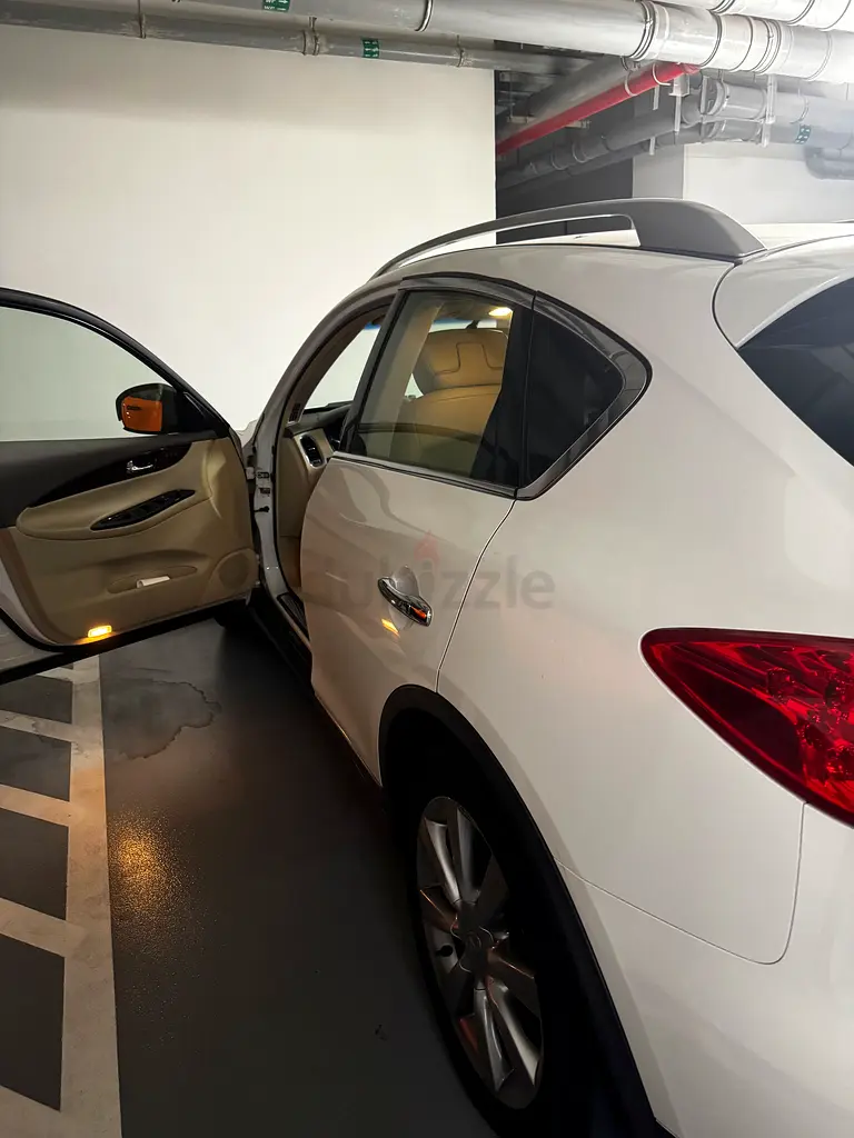 Infinity Q50 at good condition- less used clean - Image 6