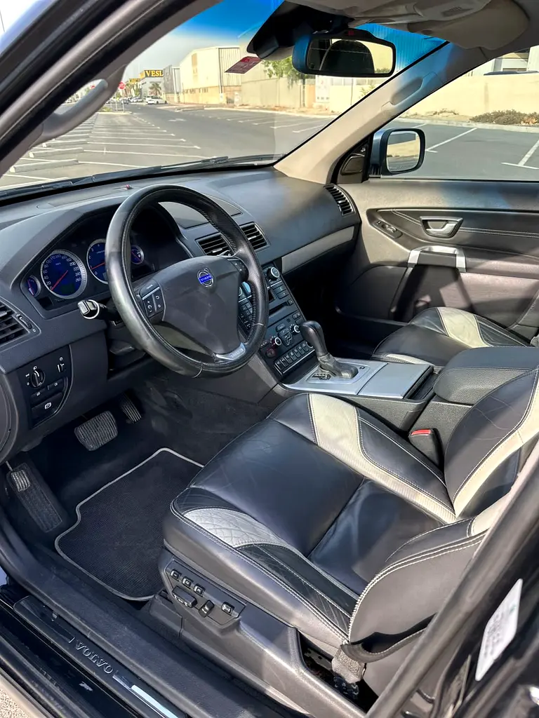 Well Maintained 2013 Volvo 7 seat -XC90 Comfort 5ST - GCC Specs - Image 5