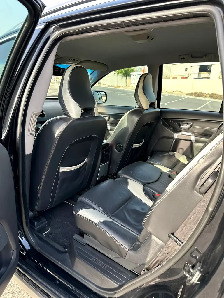 Well Maintained 2013 Volvo 7 seat -XC90 Comfort 5ST - GCC Specs - Image 6