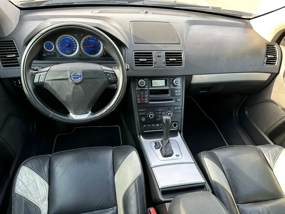 Well Maintained 2013 Volvo 7 seat -XC90 Comfort 5ST - GCC Specs - Image 8
