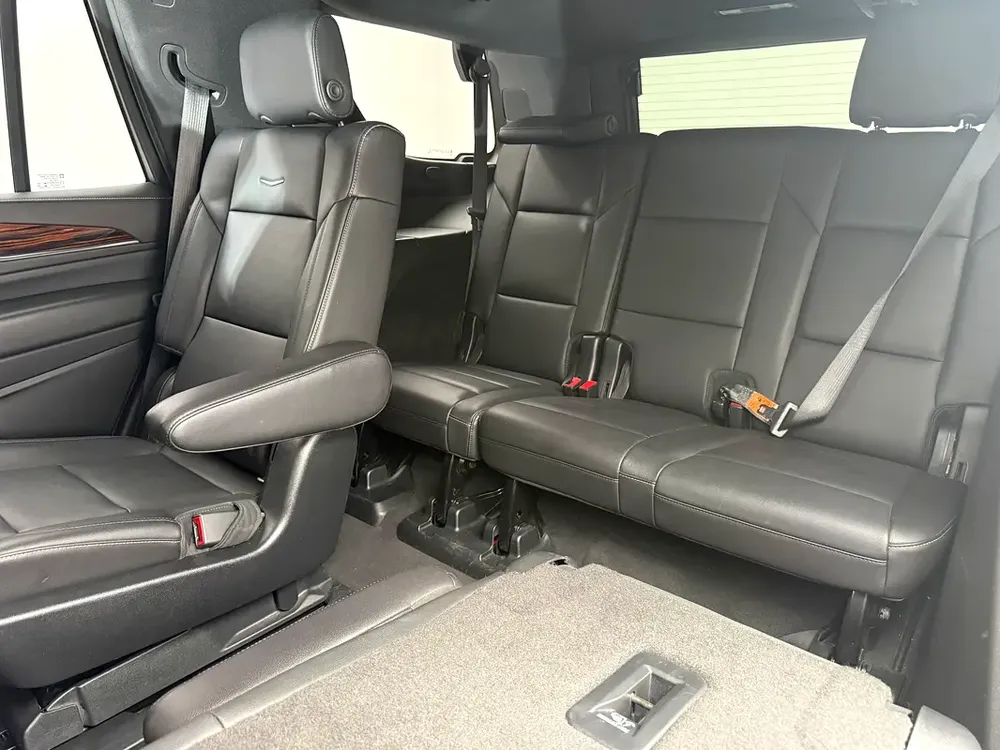 Cadillac Escalade Luxury 2021 GCC Specs - Excellent Condition - Image 12