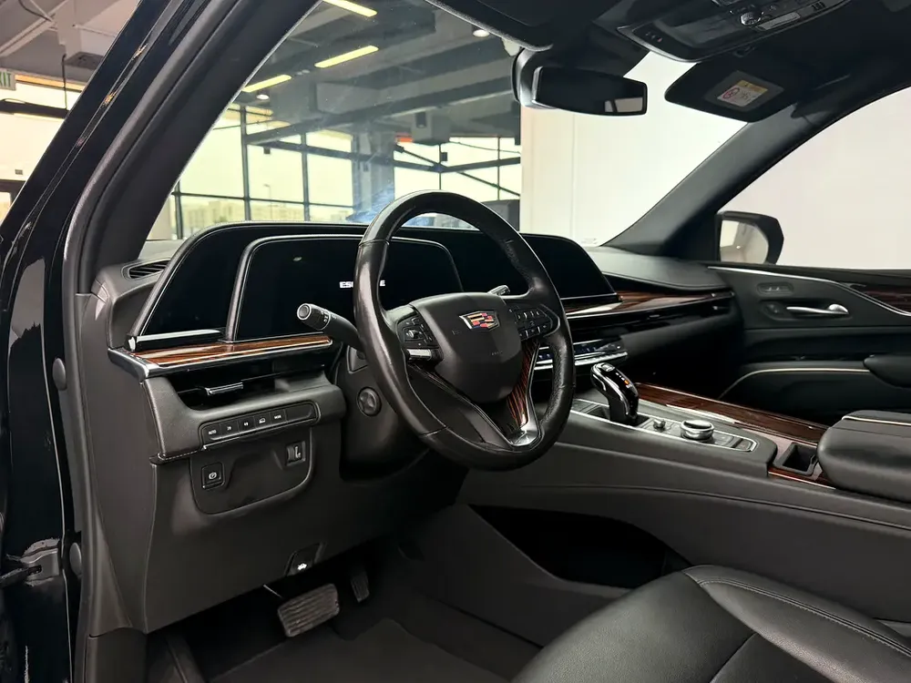 Cadillac Escalade Luxury 2021 GCC Specs - Excellent Condition - Image 13