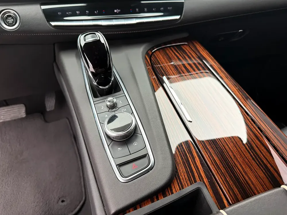 Cadillac Escalade Luxury 2021 GCC Specs - Excellent Condition - Image 14