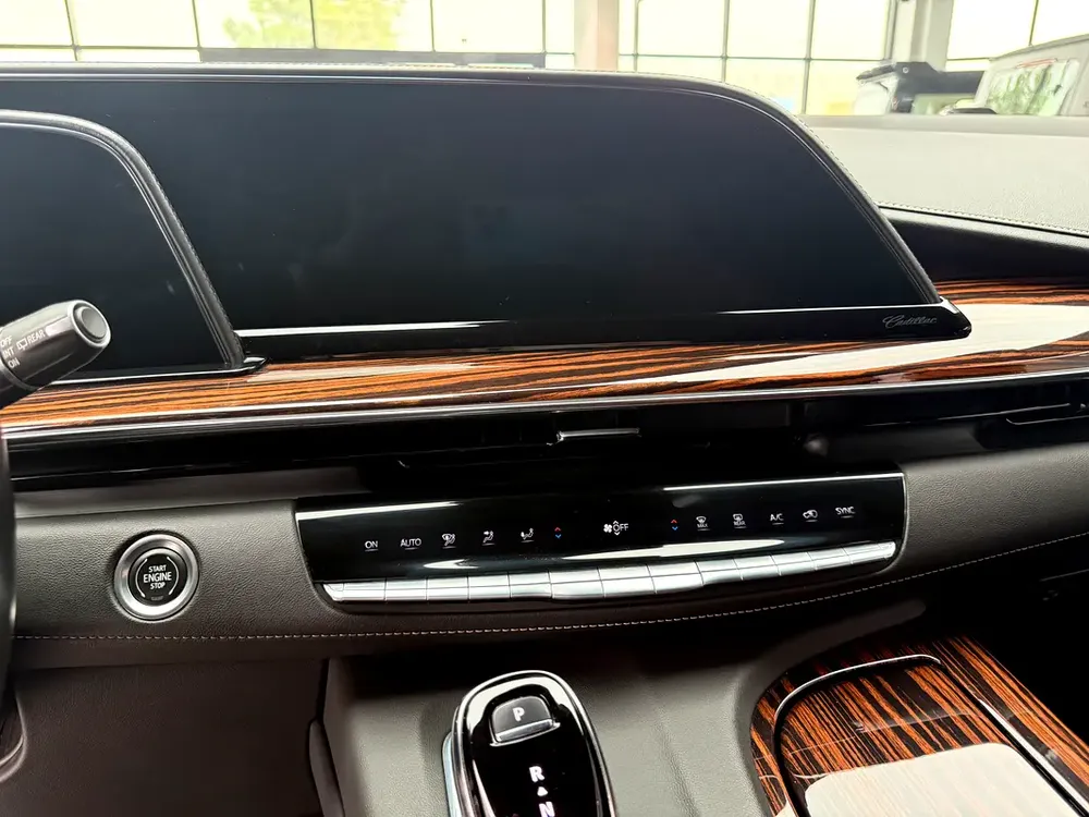 Cadillac Escalade Luxury 2021 GCC Specs - Excellent Condition - Image 15
