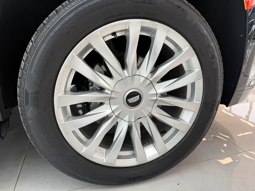 Cadillac Escalade Luxury 2021 GCC Specs - Excellent Condition - Image 7