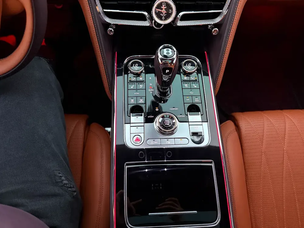 Bentley Flying Spur V8 S 2022 - Korean Specs - GCC Stock - Image 16