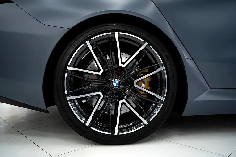 BMW M5  |  2026  | GCC  | Warranty and service contract - Image 10