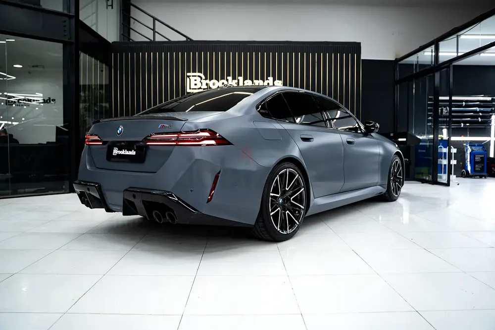 BMW M5  |  2026  | GCC  | Warranty and service contract - Image 5