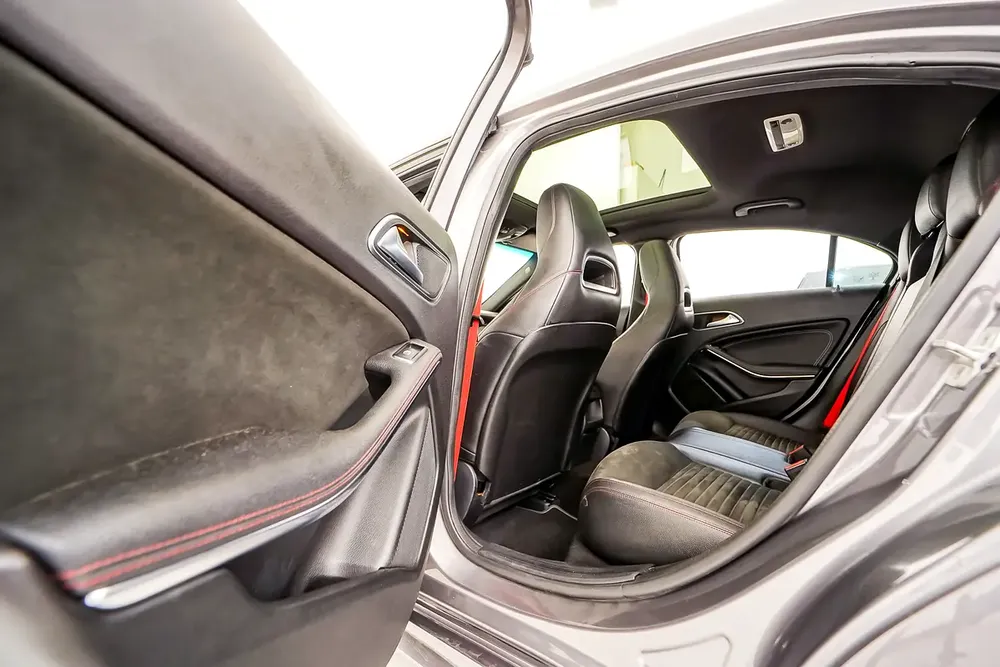 AED 1237 PM | MERCEDES BENZ A45 4MATIC AMG 2018 | PRISTINE CONDITION | 2 YEAR WARRANTY - Image 19