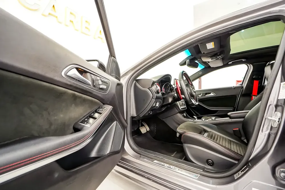 AED 1237 PM | MERCEDES BENZ A45 4MATIC AMG 2018 | PRISTINE CONDITION | 2 YEAR WARRANTY - Image 9